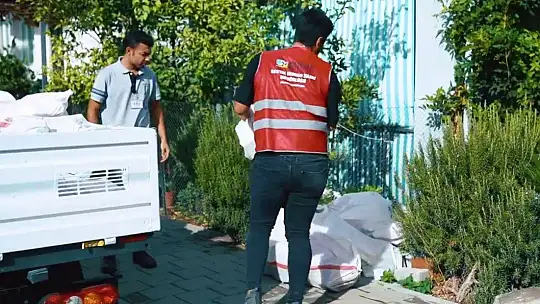 BELEDİYEDEN VATANDAŞA ODUN VE SOBA DESTEĞİ 