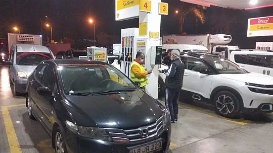 İstasyonlarda Zam Kuyruğu