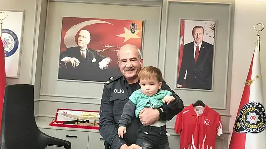 MİNİK ÇOCUĞU SÜNNET ETTİRDİLER