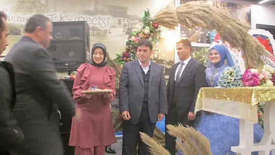 Nişan törenine yoğun katılım oldu