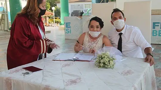 29 ülkeden 151 yabancı Fethiye'de evlendi