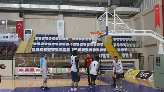 Beşiktaş taraftarlarından atkı kampanyasına destek 