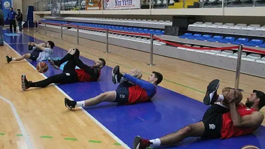 Beşiktaş taraftarlarından atkı kampanyasına destek 