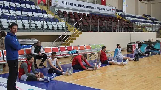 Beşiktaş taraftarlarından atkı kampanyasına destek 