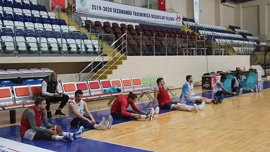 Beşiktaş taraftarlarından atkı kampanyasına destek 