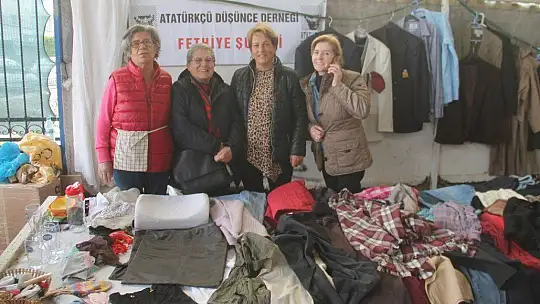 Christmas pazarı Fethiye'yi canlandırdı