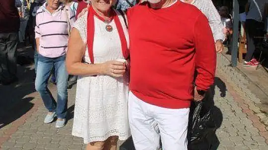 Christmas pazarı Fethiye'yi canlandırdı