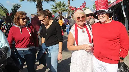 Christmas pazarı Fethiye'yi canlandırdı