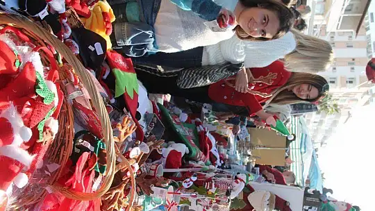 Christmas pazarı Fethiye'yi canlandırdı