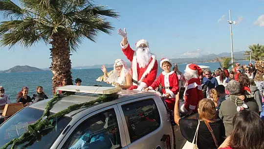 Christmas pazarı Fethiye'yi canlandırdı