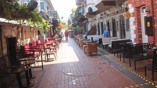 KENDİ KENDİLERİNİ YAKTILAR