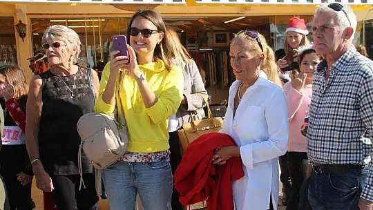 Christmas pazarı Fethiye'yi canlandırdı