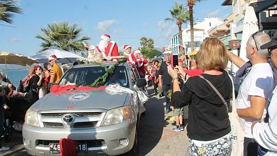 Christmas pazarı Fethiye'yi canlandırdı
