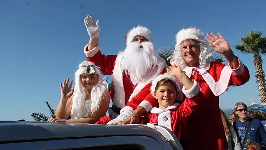 Christmas pazarı Fethiye'yi canlandırdı
