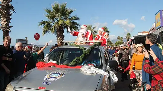 Christmas pazarı Fethiye'yi canlandırdı