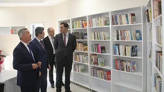 Babası adına kütüphane yaptırdı 