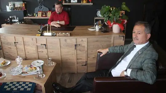 Soydemir, 'Fedakar basın çalışanlarının günlerini kutluyorum'