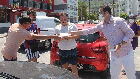 FETHİYE'DE KAYMAKAMDAN MASKE DENETLEMESİ