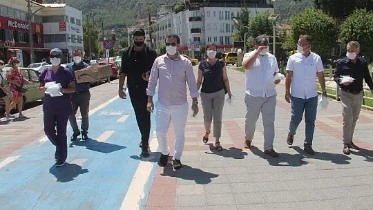 FETHİYE'DE KAYMAKAMDAN MASKE DENETLEMESİ