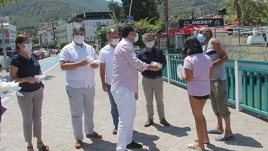 FETHİYE'DE KAYMAKAMDAN MASKE DENETLEMESİ