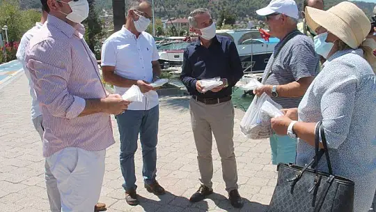FETHİYE'DE KAYMAKAMDAN MASKE DENETLEMESİ
