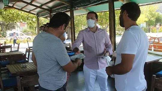FETHİYE'DE KAYMAKAMDAN MASKE DENETLEMESİ