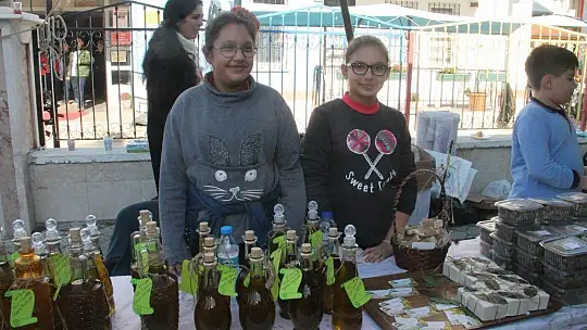 Okulun eksiklerini gidermek için kermes düzenlediler