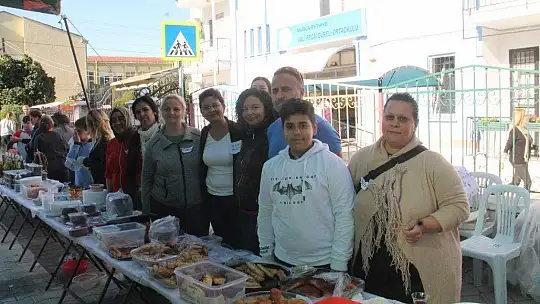 Okulun eksiklerini gidermek için kermes düzenlediler
