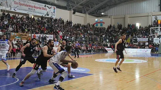 Lider Samsun engelini de aştı 82-72