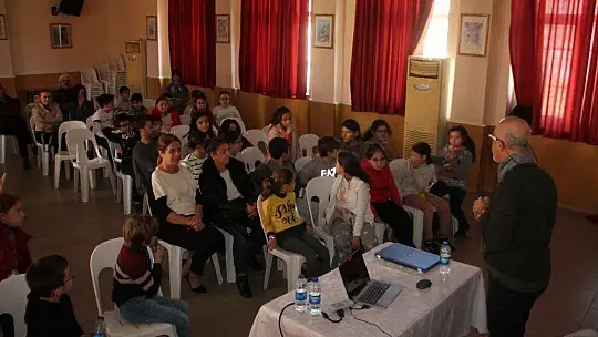 Öğrencilere atmosferi anlattı