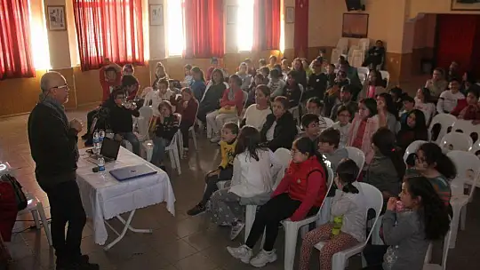 Öğrencilere atmosferi anlattı