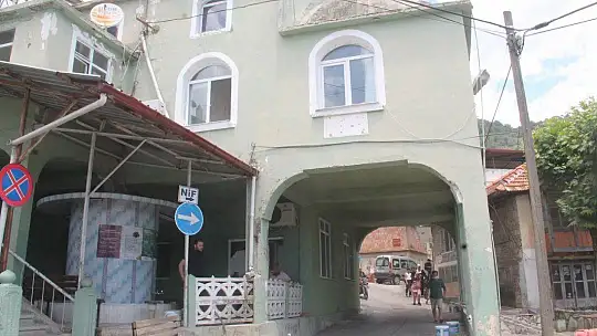 ALTINDAN YOL GEÇEN TEK CAMİ