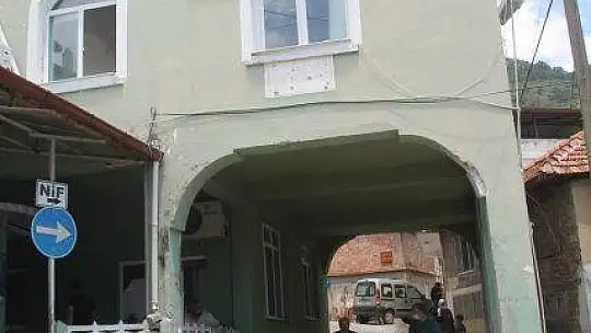 ALTINDAN YOL GEÇEN TEK CAMİ