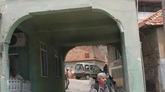 ALTINDAN YOL GEÇEN TEK CAMİ