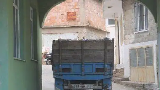 ALTINDAN YOL GEÇEN TEK CAMİ