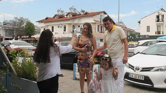 ÜNLÜ PROFESÖR FETHİYE'DE DÜNYA EVİNE GİRDİ 