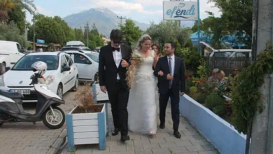 ÜNLÜ PROFESÖR FETHİYE'DE DÜNYA EVİNE GİRDİ 