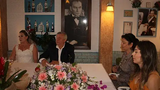 ÜNLÜ PROFESÖR FETHİYE'DE DÜNYA EVİNE GİRDİ 