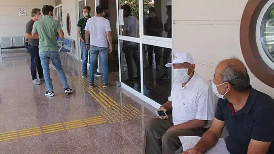 Tapu Müdürlüğü'nde yoğunluk yaşanıyor