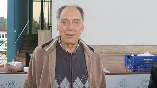 Yağmur çamur demeden satışlarına devam ediyorlar