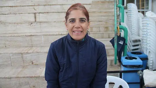 Yağmur çamur demeden satışlarına devam ediyorlar