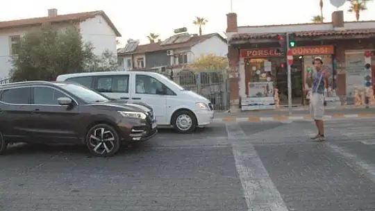 Kırmızı ışıkta jonglör gösterisi