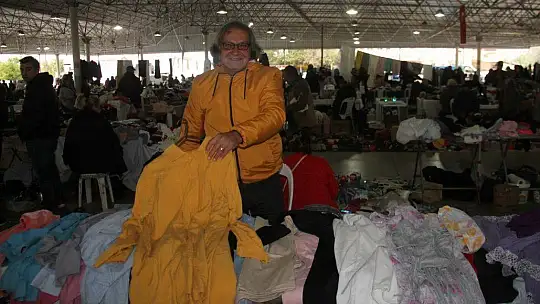 Her hafta kurulan pazara yoğun ilgi