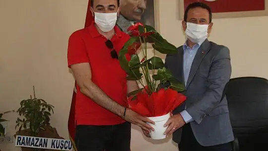 Beşiktaş taraftarlarından AK Partili Öztürk'e nezaket ziyaret