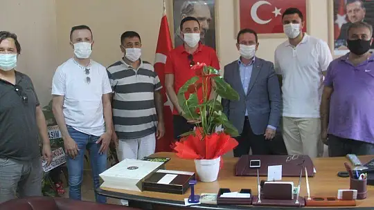 Beşiktaş taraftarlarından AK Partili Öztürk'e nezaket ziyaret