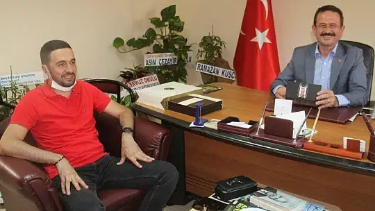 Beşiktaş taraftarlarından AK Partili Öztürk'e nezaket ziyaret