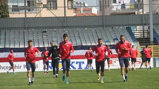 Teknik Direktör Kaya ilk antrenmanına çıktı