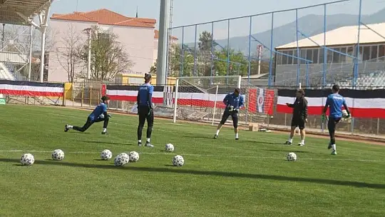 Teknik Direktör Kaya ilk antrenmanına çıktı