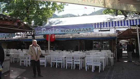 Fethiye'de sahil bandı bomboş kaldı 
