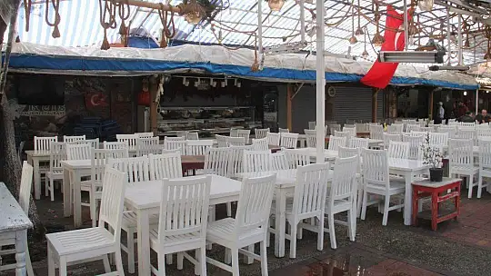 Fethiye'de sahil bandı bomboş kaldı 